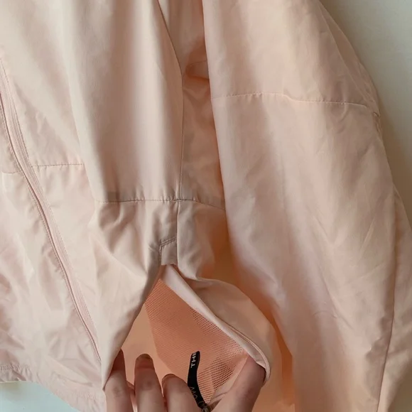 The North Face Windbreaker - Picture 4 of 11